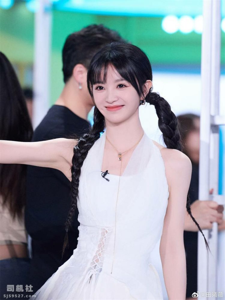 图片[2]-网红明星AI去衣 篇一-qucrm