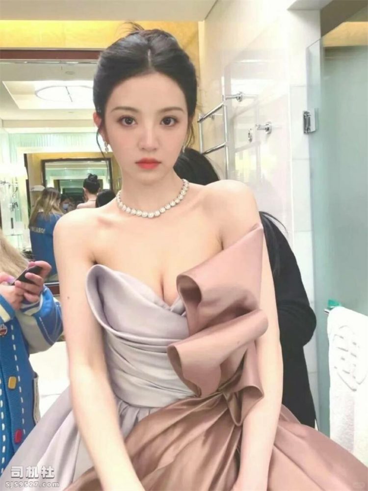 图片[7]-网红明星AI去衣 篇一-qucrm